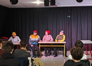 “Je dis rien”: un théâtre-forum pour sensibiliser les élèves au harcèlement et à la violence à l’école