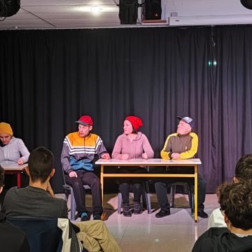 “Je dis rien”: un théâtre-forum pour sensibiliser les élèves au harcèlement et à la violence à l’école