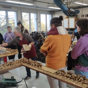 La classe de Tle BMA Ebéniste visite le Centre Régional de Restauration et de Conservation des Œuvres d’art (CRRCOA)